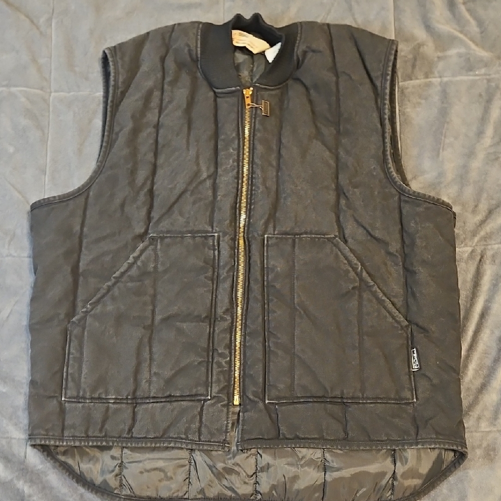 Walls Men's Dark Gray Quilted Vest